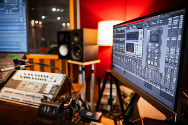 Mix e mastering in studio di post produzione audio